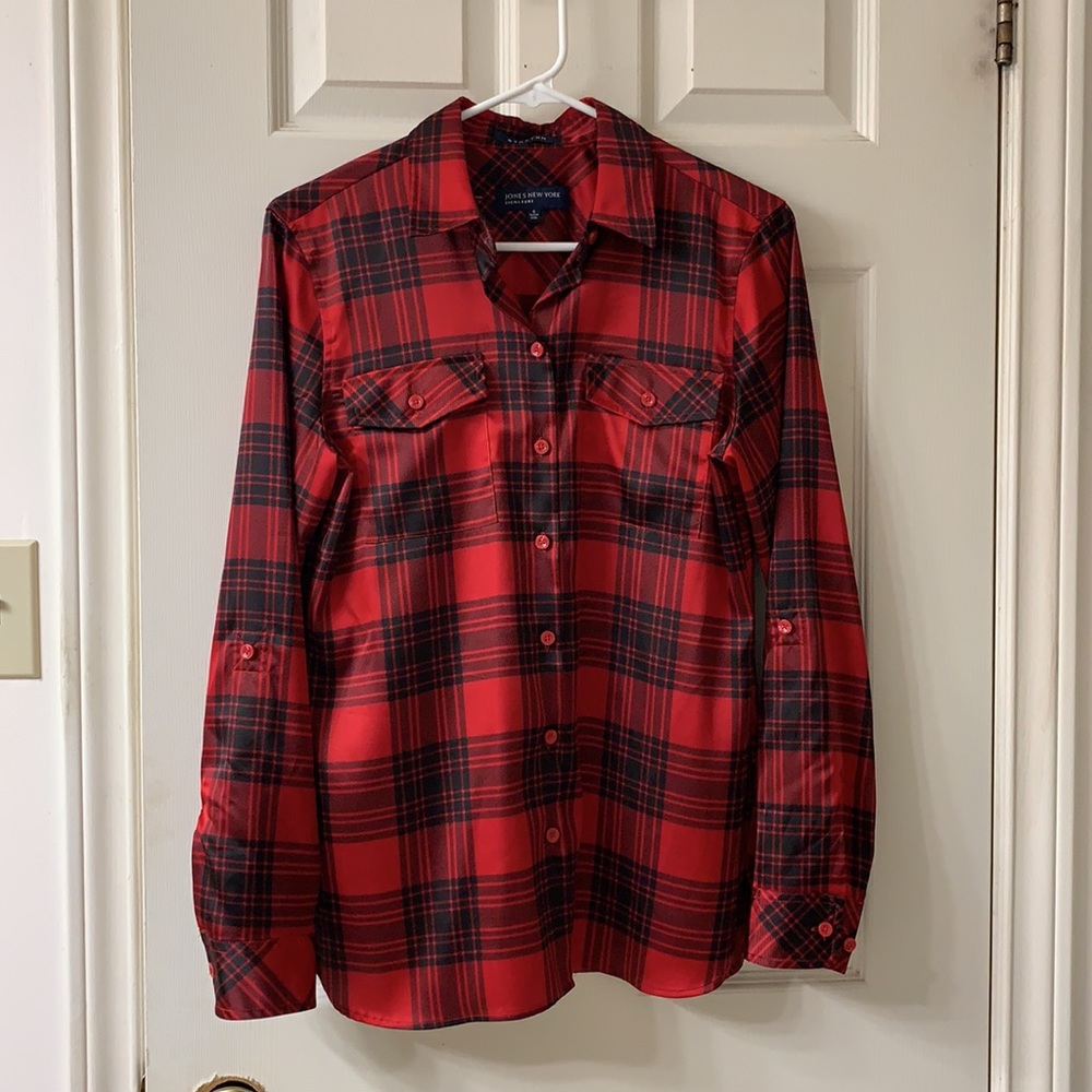 🌷3 for $25🌷Jones New York Signature, US S, Red & Black Plaid Button Down Shirt